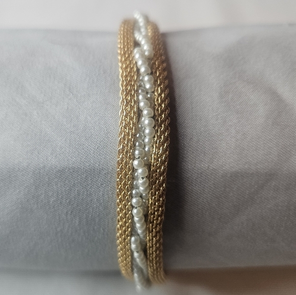 Vintage Jewelry - Vintage Gold Tone Mesh Chain And Faux Pearl Bracelet 70s